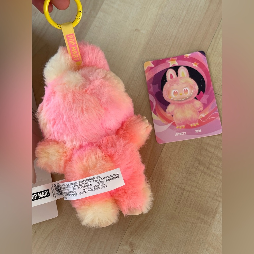 🩷🍓💛 PopMart Big Into Energy Loyalty Labubu 🩷🍓💛 - Picture 3 of 6